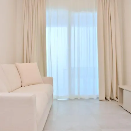 דירה Chic Seaview With Private Terrace