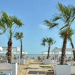 Chic Seaview With Private Terrace Lägenhet